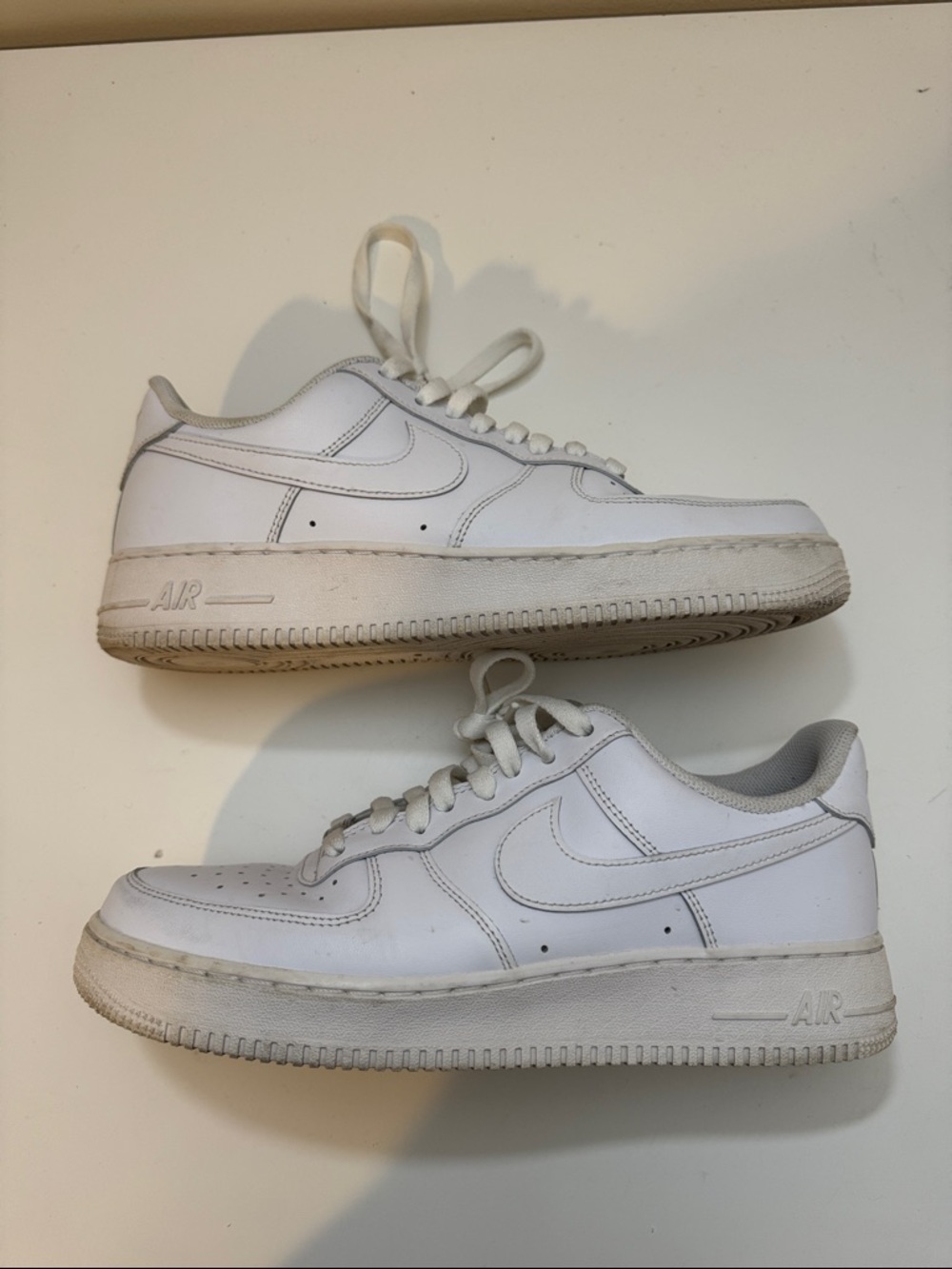 Nike Men’s Air Force 1 White Low-Top Leather Sneakers / Men’s 9.5 - Picture 3 of 6